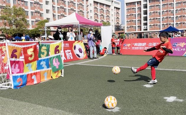 棠湖仁智幼儿园足球队再获佳绩
