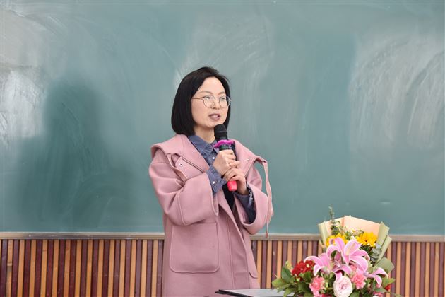 成都市教科院教研员薛涓博士就此次活动进行总结