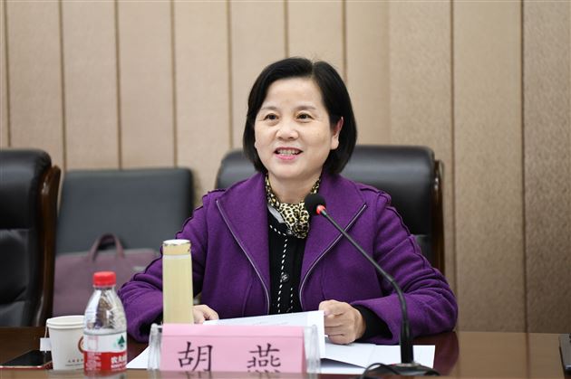 成都市教育科学研究院成都市教育学会秘书长、正高级教师胡燕