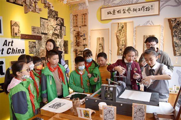 劳动创造生活 艺术丰富生活——棠外附小甲马木刻版画非遗工作坊荣获双流区中小学艺术实践工作坊一等奖