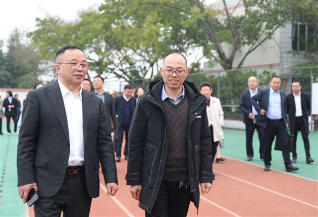 川渝一家 共话成长——棠外教师赴城南高级中学交流学习