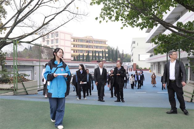川渝一家 共话成长——棠外教师赴城南高级中学交流学习