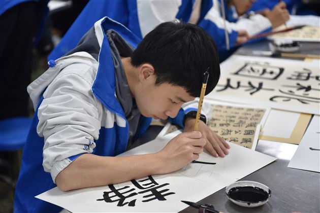 “素笺迎校庆，丹青绘人生”庆祝棠外建校20周年书画大赛