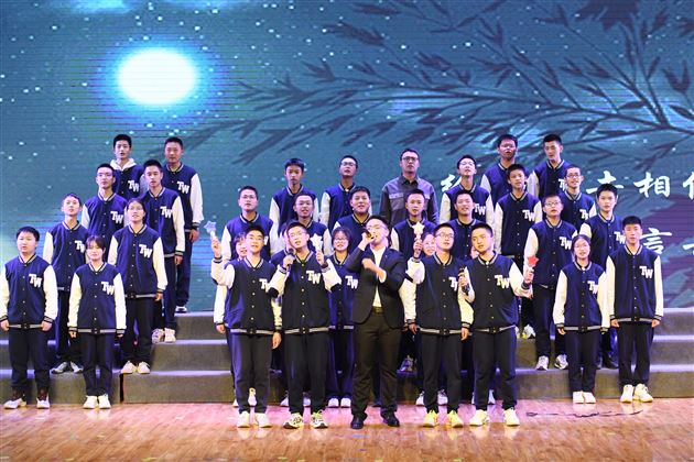 歌声嘹亮余韵悠长 文化经典熠耀光芒——记高2022级迎棠外二十周年华诞合唱比赛