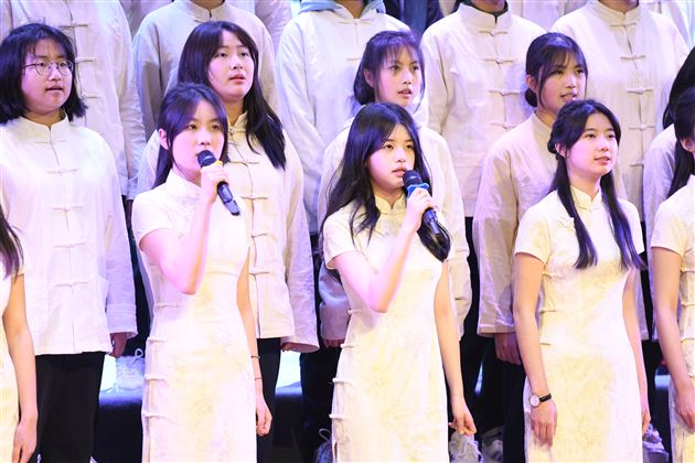 歌声嘹亮余韵悠长 文化经典熠耀光芒——记高2022级迎棠外二十周年华诞合唱比赛