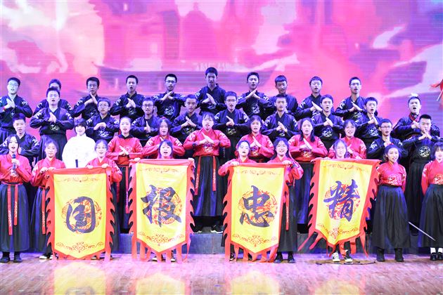 歌声嘹亮余韵悠长 文化经典熠耀光芒——记高2022级迎棠外二十周年华诞合唱比赛