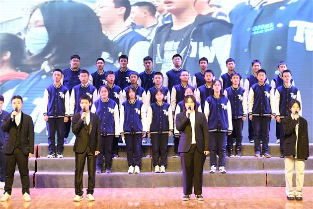 歌声嘹亮余韵悠长 文化经典熠耀光芒——记高2022级迎棠外二十周年华诞合唱比赛