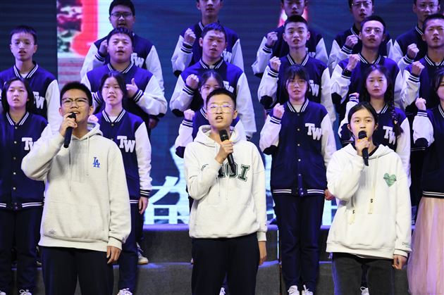 歌声嘹亮余韵悠长 文化经典熠耀光芒——记高2022级迎棠外二十周年华诞合唱比赛