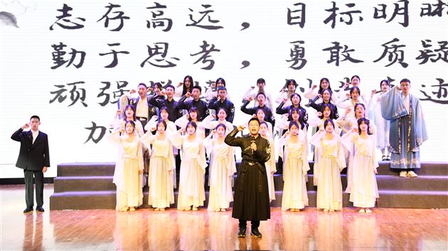 歌声嘹亮余韵悠长 文化经典熠耀光芒——记高2022级迎棠外二十周年华诞合唱比赛
