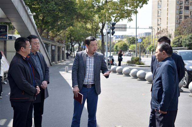 市、区两级政协委员调研棠外周边环境治理工作