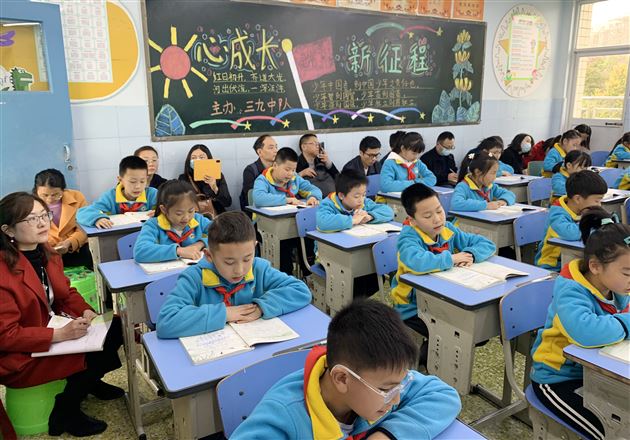 巴中市巴州区教科院领导到棠外考察学习