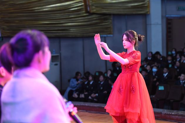 传唱经典 诗词盛宴——棠外初2022级班级合唱比赛 