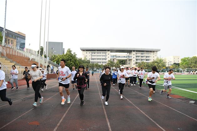 献礼校庆·酷跑向阳——第七届棠外教职工校园欢乐跑圆满完成