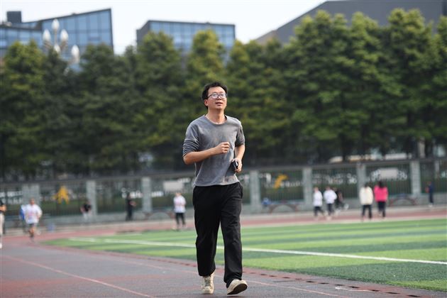 献礼校庆·酷跑向阳——第七届棠外教职工校园欢乐跑圆满完成