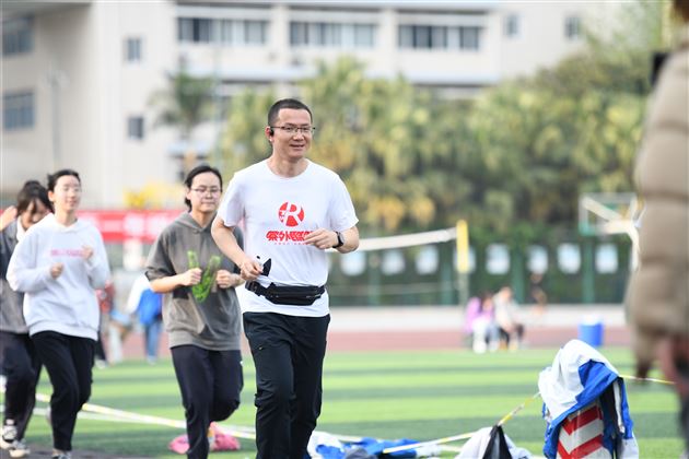 献礼校庆·酷跑向阳——第七届棠外教职工校园欢乐跑圆满完成