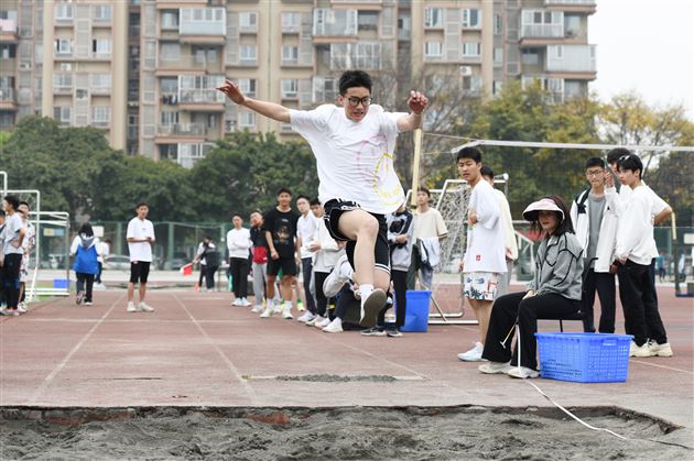 棠外高中第十九届田径运动会隆重举行