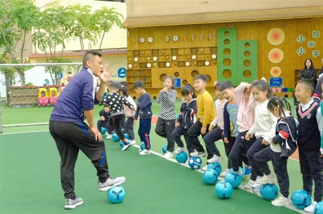 学习交流，互助成长——棠湖仁智幼儿园接待广元市幼教同行参观交流 