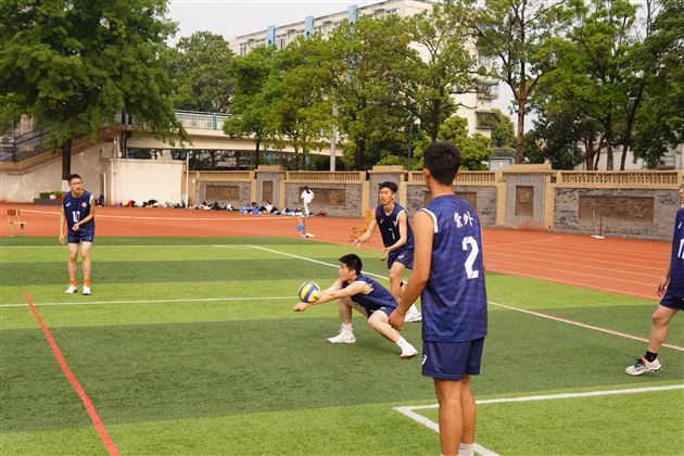 棠外高中男子排球队勇夺冠军