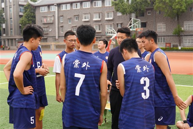 棠外高中男子排球队勇夺冠军