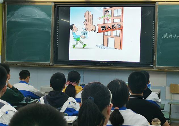 食品安全无小事  辨别预防要牢记——棠外初中各班召开食品安全教育主题班会