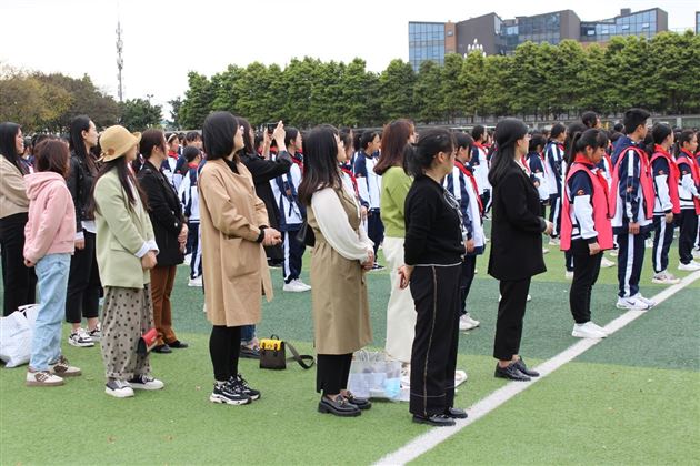 重庆市初中英语骨干教师团到棠外参观交流