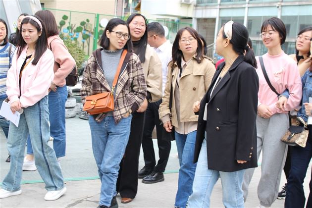 重庆市初中英语骨干教师团到棠外参观交流