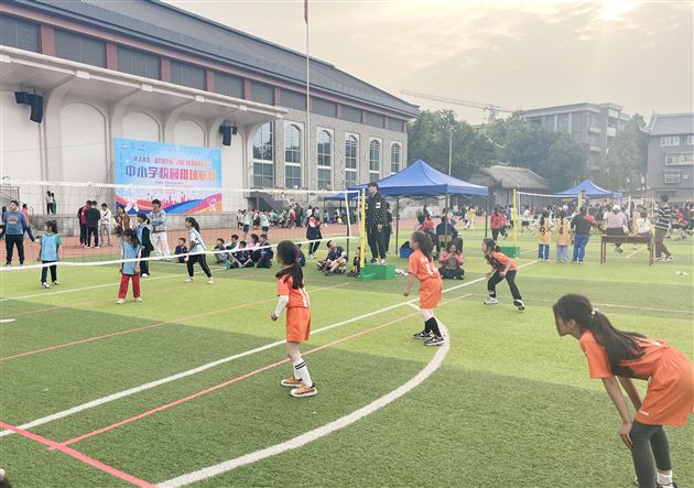 棠外附小在双流区校园排球比赛中荣获五个一等奖