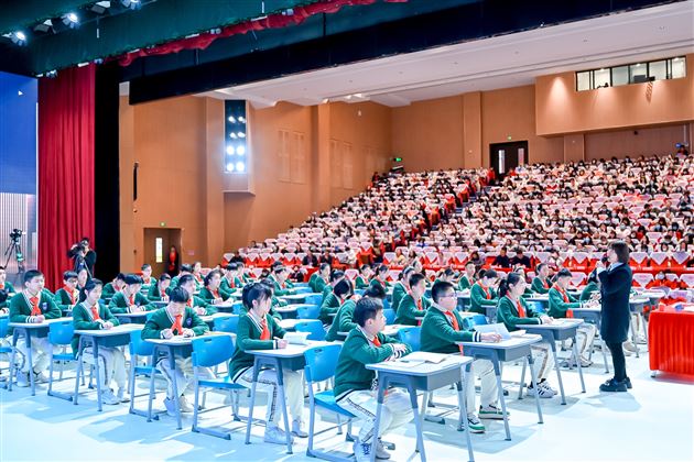 樱花动江城 海棠亦风采——棠外教师刘勇张飞艳受邀献课全国第十六届名师优课活动 