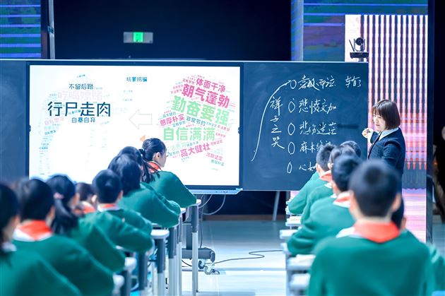 樱花动江城 海棠亦风采——棠外教师刘勇张飞艳受邀献课全国第十六届名师优课活动