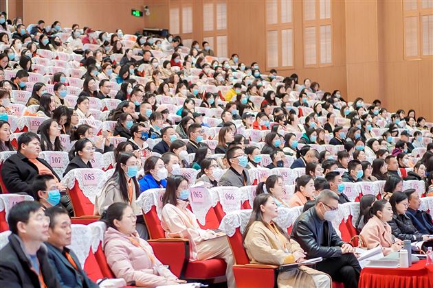 樱花动江城 海棠亦风采——棠外教师刘勇张飞艳受邀献课全国第十六届名师优课活动