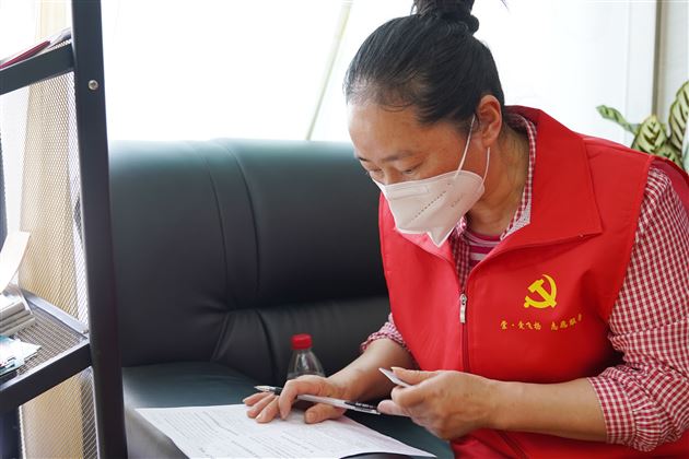 献血献爱心 血浓情更浓——棠外教辅党总支组织党员、教职工开展义务献血自愿服务活动