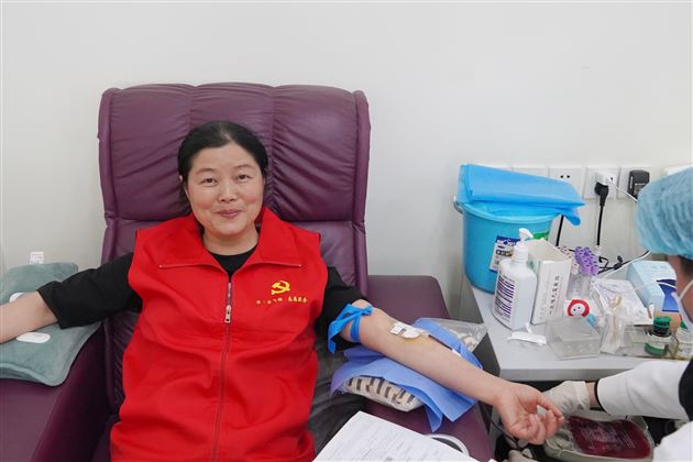 献血献爱心 血浓情更浓——棠外教辅党总支组织党员、教职工开展义务献血自愿服务活动