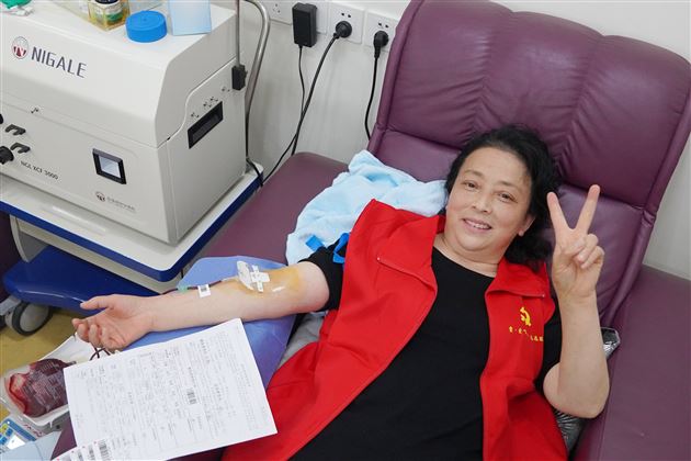 献血献爱心 血浓情更浓——棠外教辅党总支组织党员、教职工开展义务献血自愿服务活动