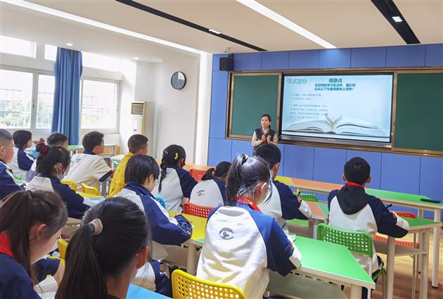 棠外召开初2022级心理协会成立暨心理委员培训会