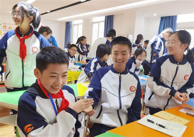 棠外召开初2022级心理协会成立暨心理委员培训会