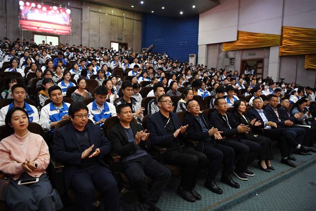 乘势奋楫  跻彼高峰——记棠外高2020级二诊表彰大会