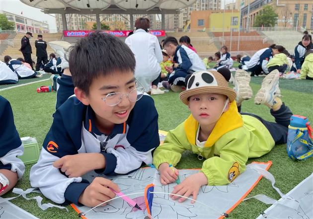 “筝”春色 享春趣——棠湖仁智幼儿园2023年春季小班社会实践活动 