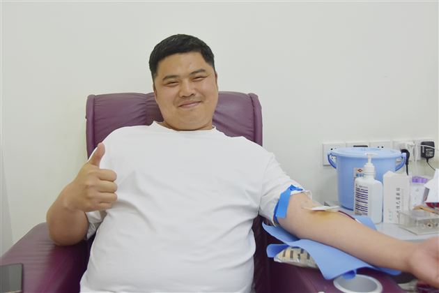 无偿献血 传递爱心——棠外初中党总支开展党员无偿献血活动