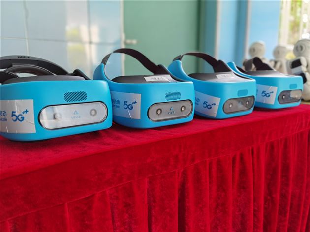 科技赋能 培养创新人才——成都棠湖外语学校“爱成都 迎大运”通信科普活动 