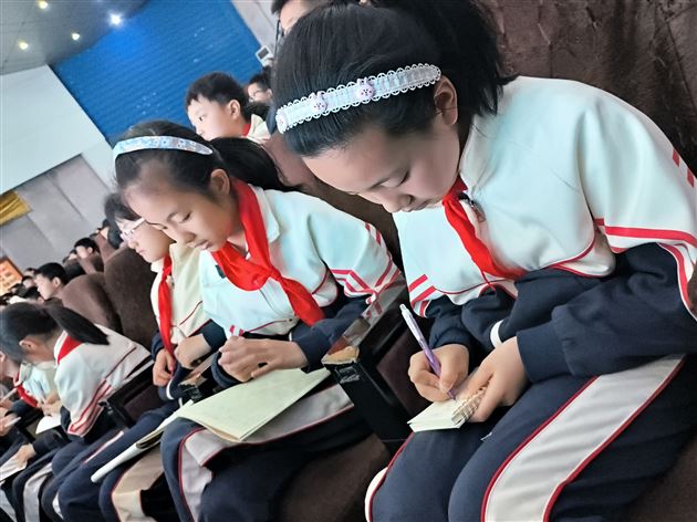 节水知识进课堂  护水理念入童心——记棠外附小四年级家长义工课堂活动