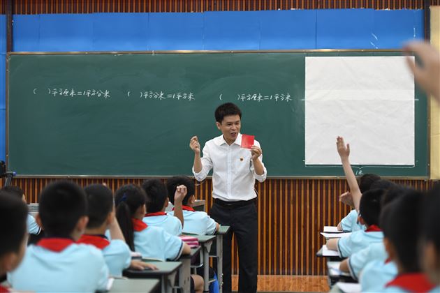 “量”源于“量” “感”获于“测”——记双流区小学三年级数学主题教研活动