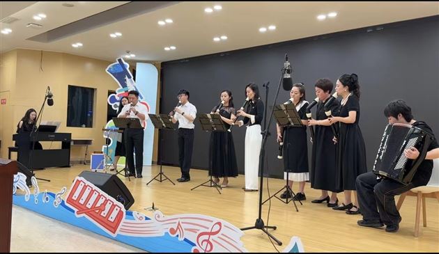 演奏曲目《第二圆舞曲》