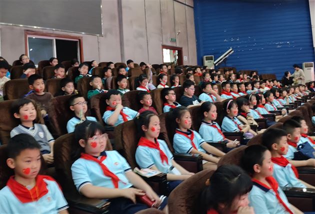 红旗迎风飘   少年当自强——记棠外附小学生讲堂活动