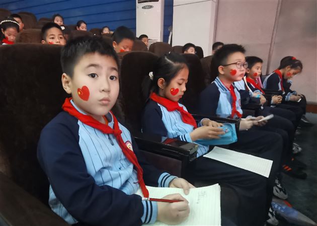 红旗迎风飘   少年当自强——记棠外附小学生讲堂活动