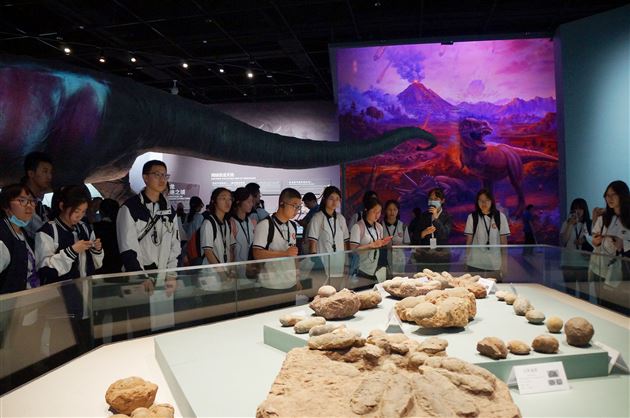 认识地球家园 探索自然奥秘——棠外学子成都自然博物馆研学记
