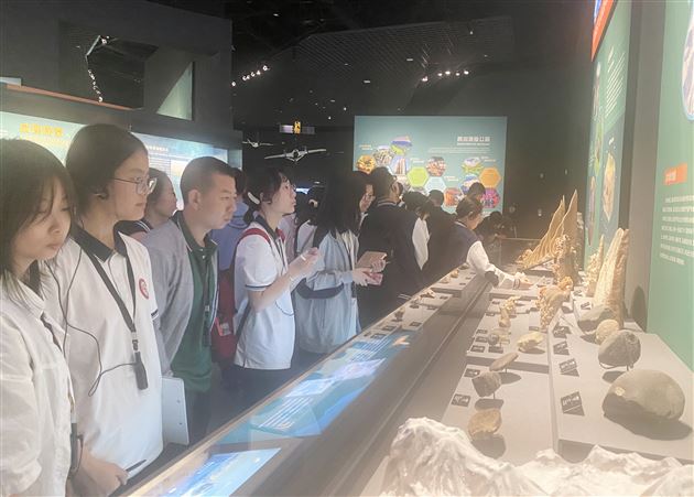 认识地球家园 探索自然奥秘——棠外学子成都自然博物馆研学记