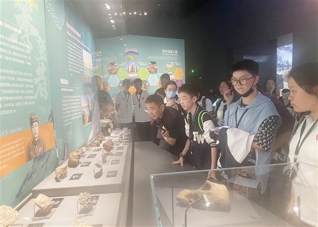 认识地球家园 探索自然奥秘——棠外学子成都自然博物馆研学记