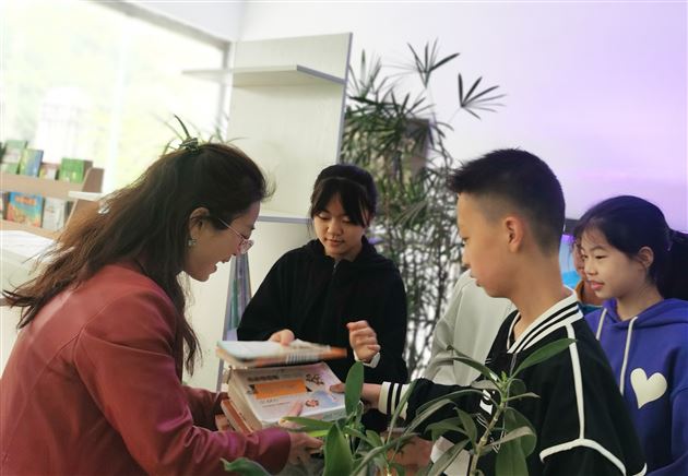 最是书香能致远——记棠外附小“世界读书日”活动