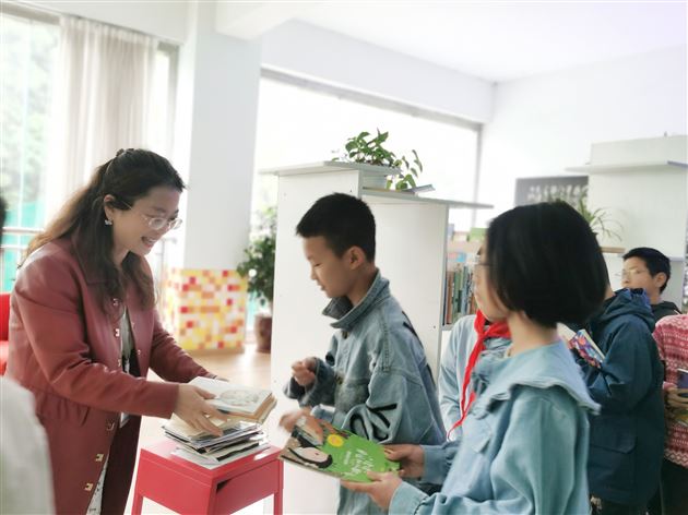 最是书香能致远——记棠外附小“世界读书日”活动