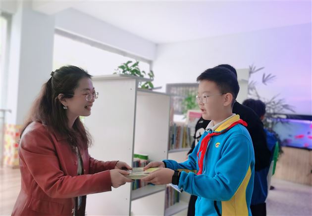 最是书香能致远——记棠外附小“世界读书日”活动